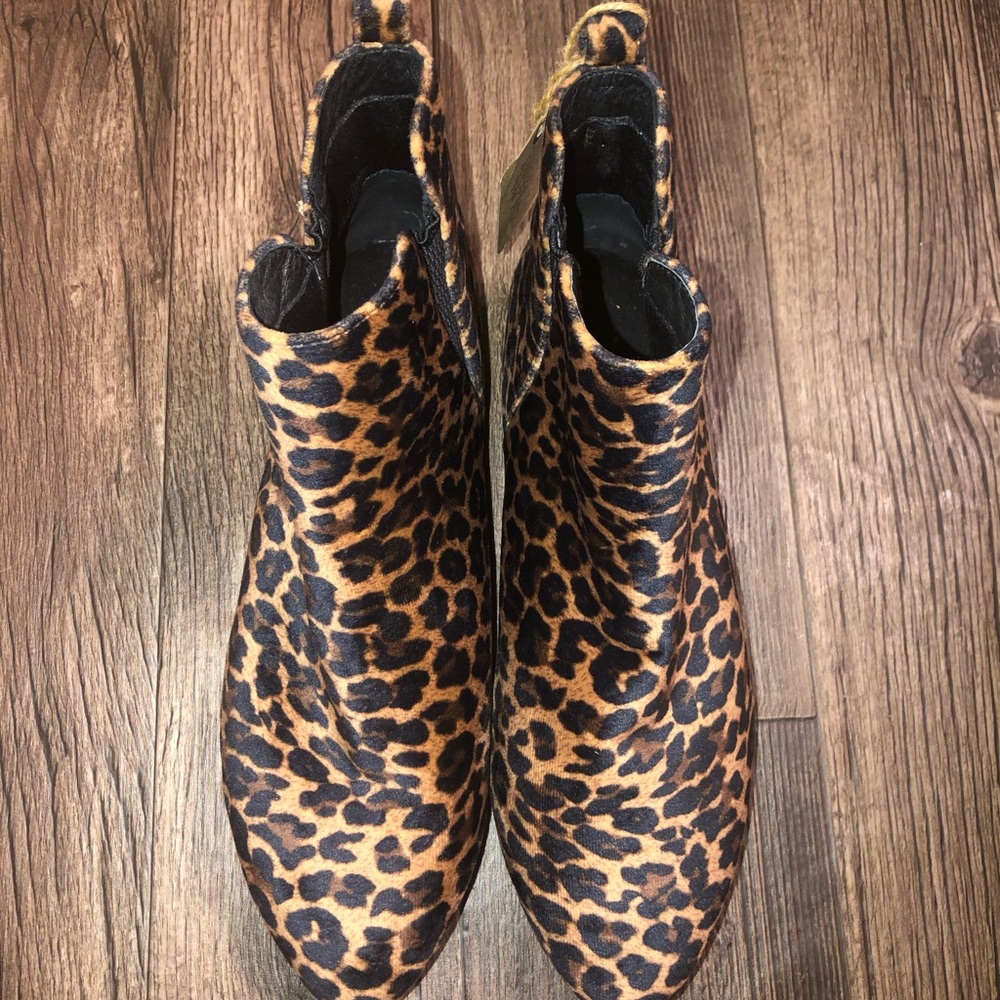 BORN REMO Leopard Print Ankle Boots Fabric Booties Slip-on/Pull-on Womens 7.5